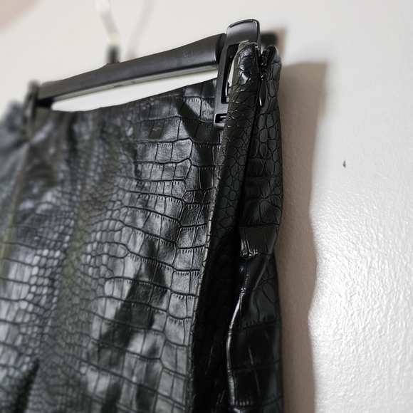 NWOT Ci Sono sexy black faux leather crocodile print mini skirt Size L - Picture 3 of 6